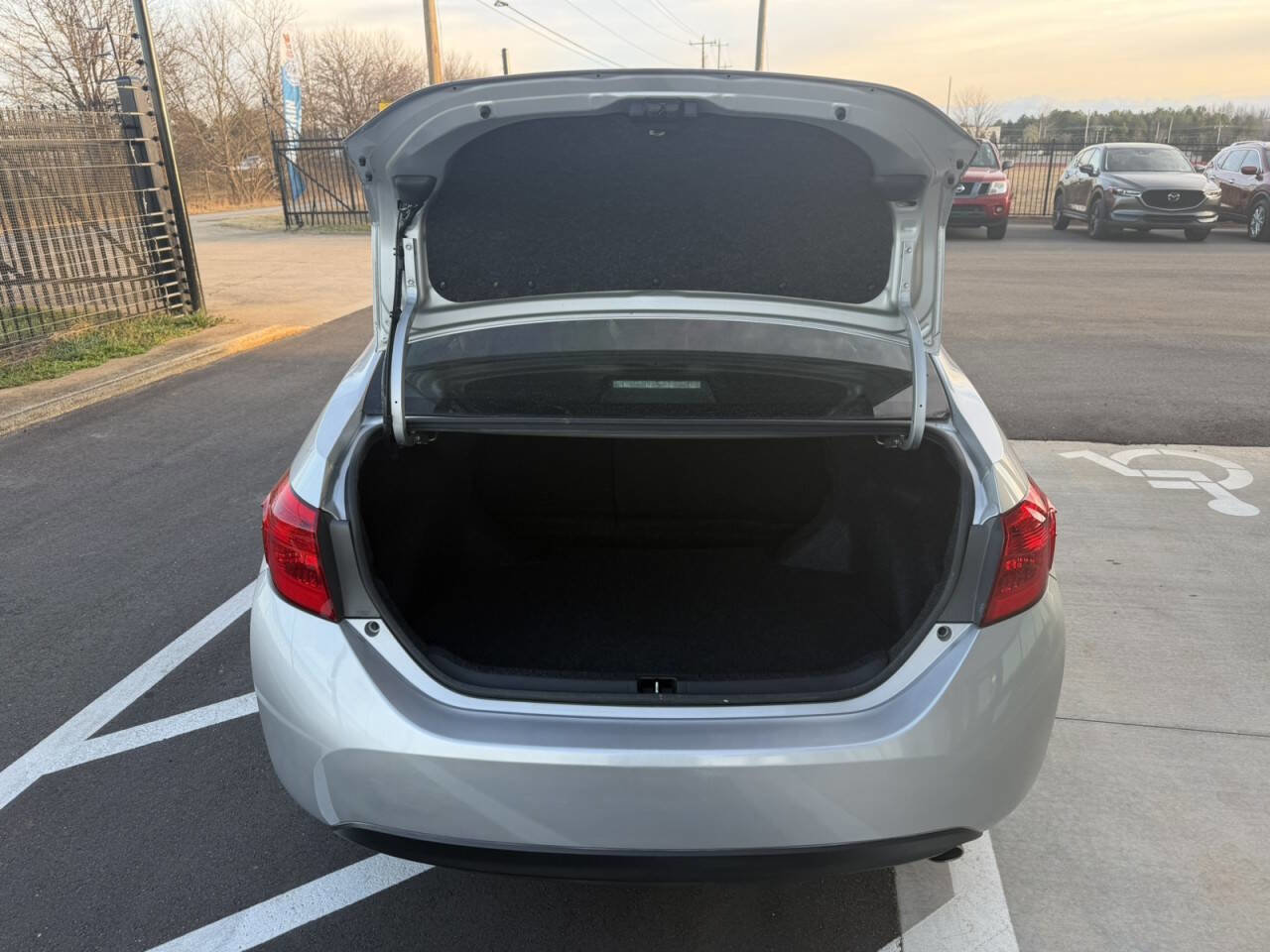 Used 2018 Toyota Corolla SE FWD image 10