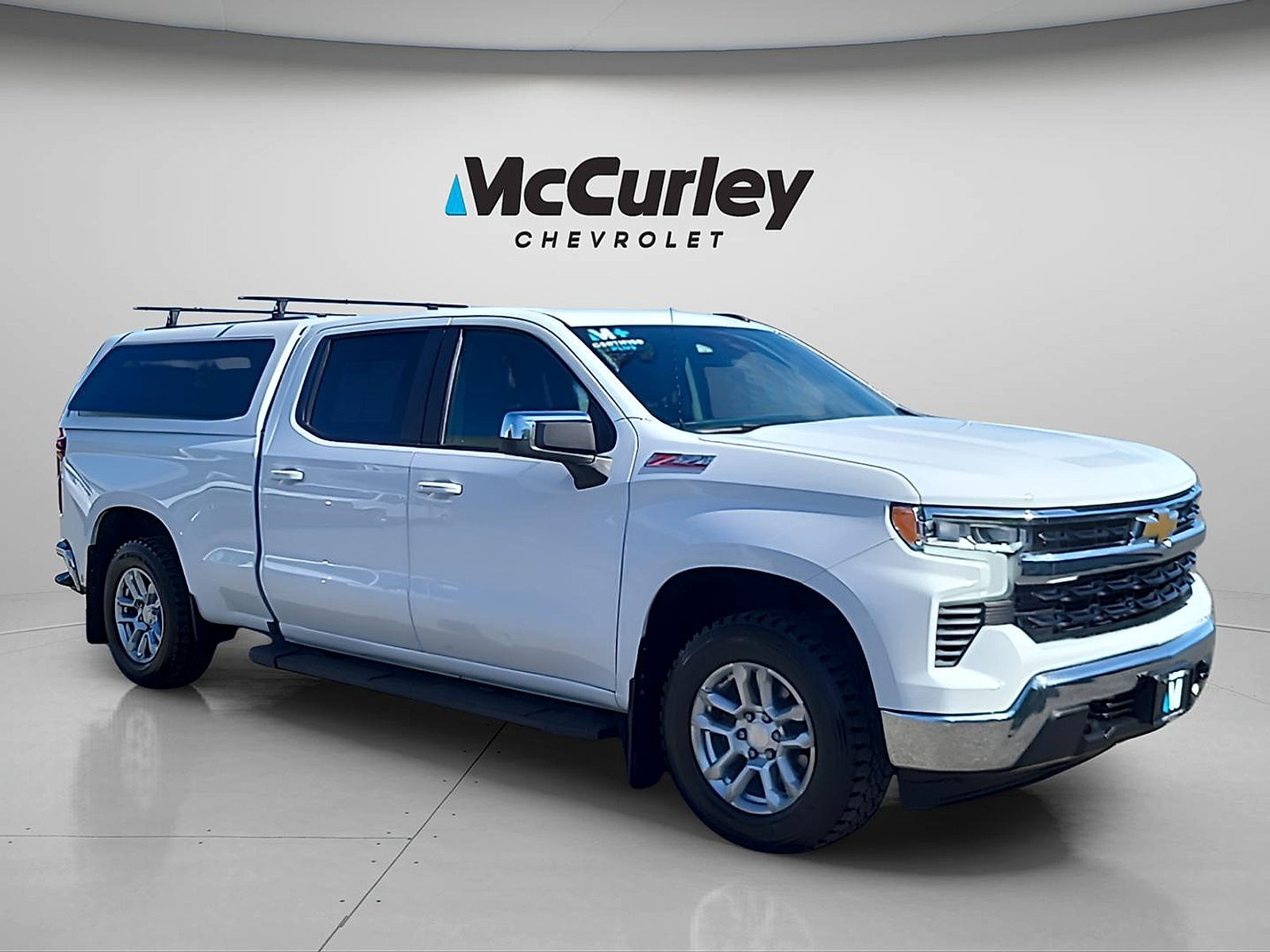 Used 2022 Chevrolet Silverado 1500 LT AWD/4WD image 1