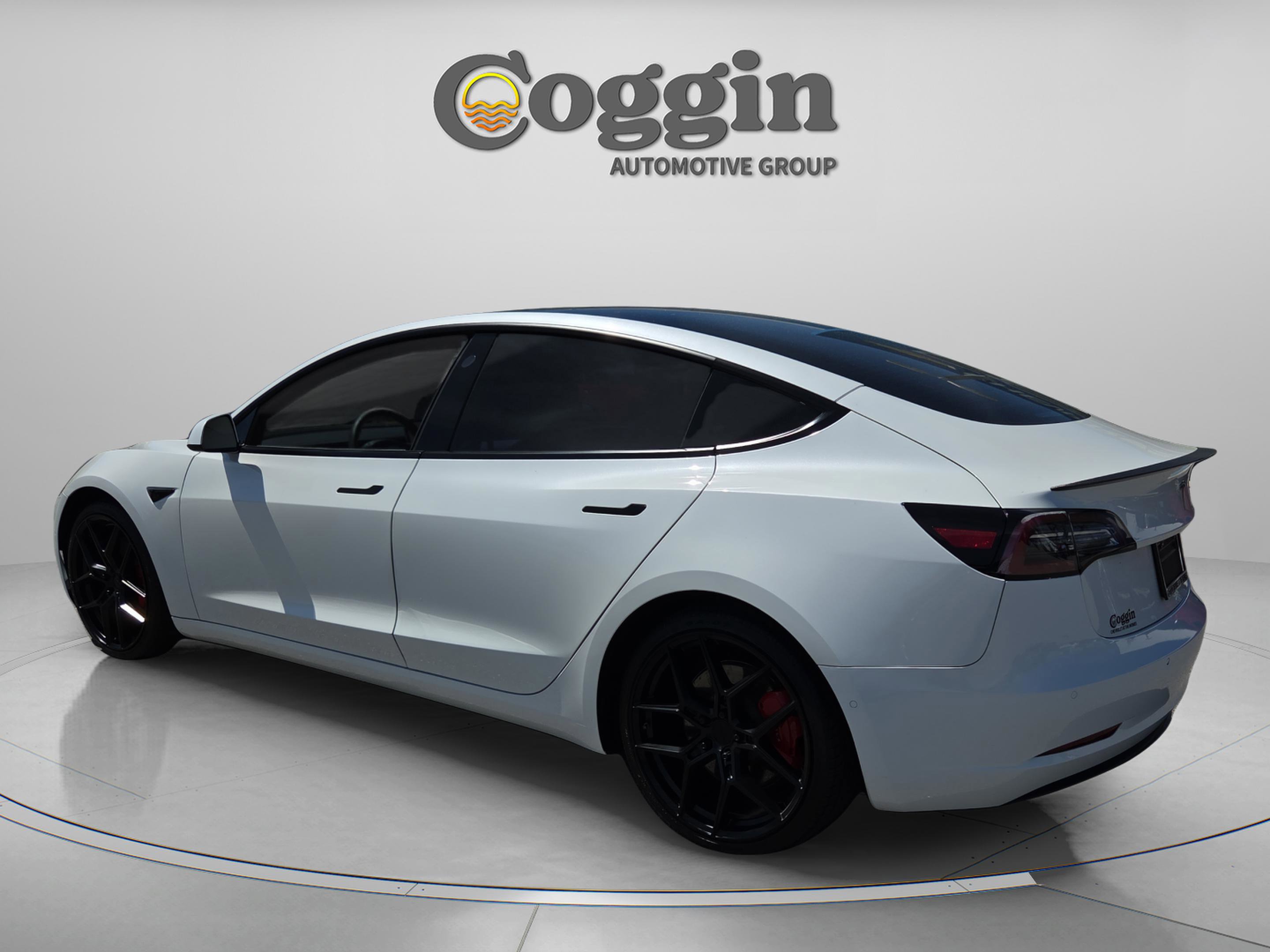 Used 2021 Tesla Model 3 Performance image 3