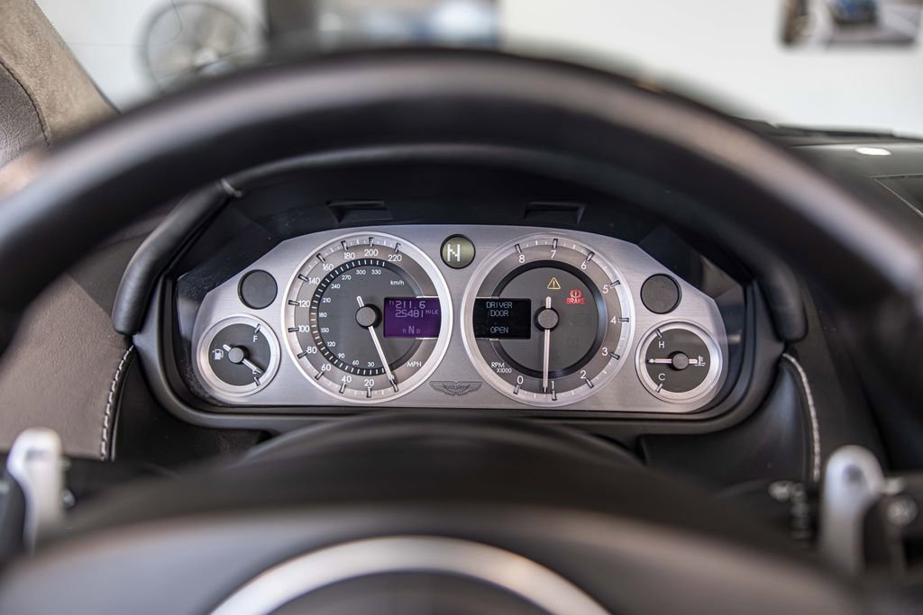 Used 2010 Aston Martin V8 Vantage Roadster RWD image 24