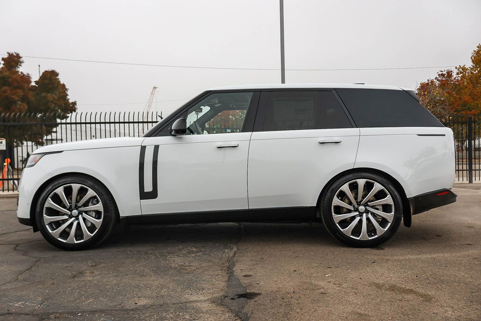 New 2025 Land Rover Range Rover SE image 8