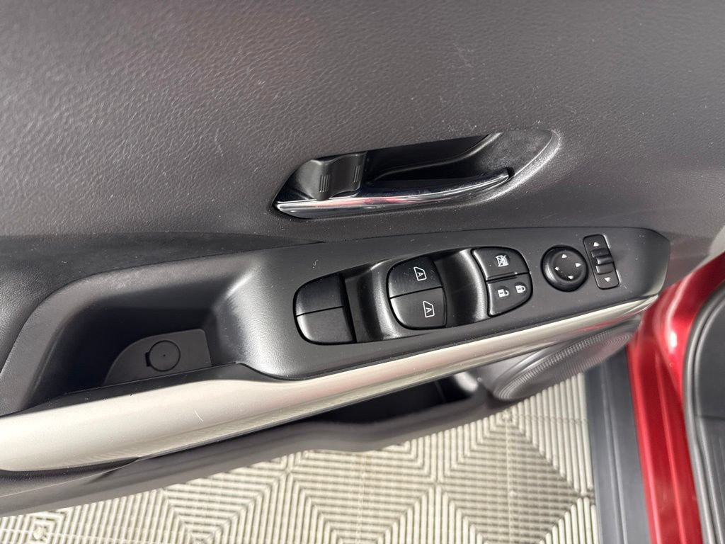 Used 2020 Nissan Kicks SR w/ SR Premium Package FWD image 12