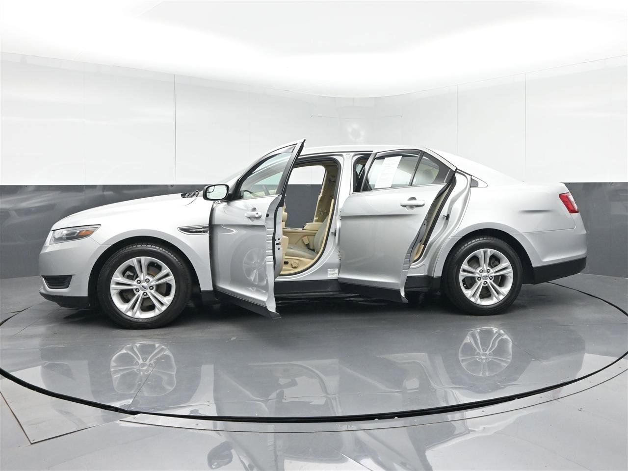Used 2019 Ford Taurus SE FWD image 40
