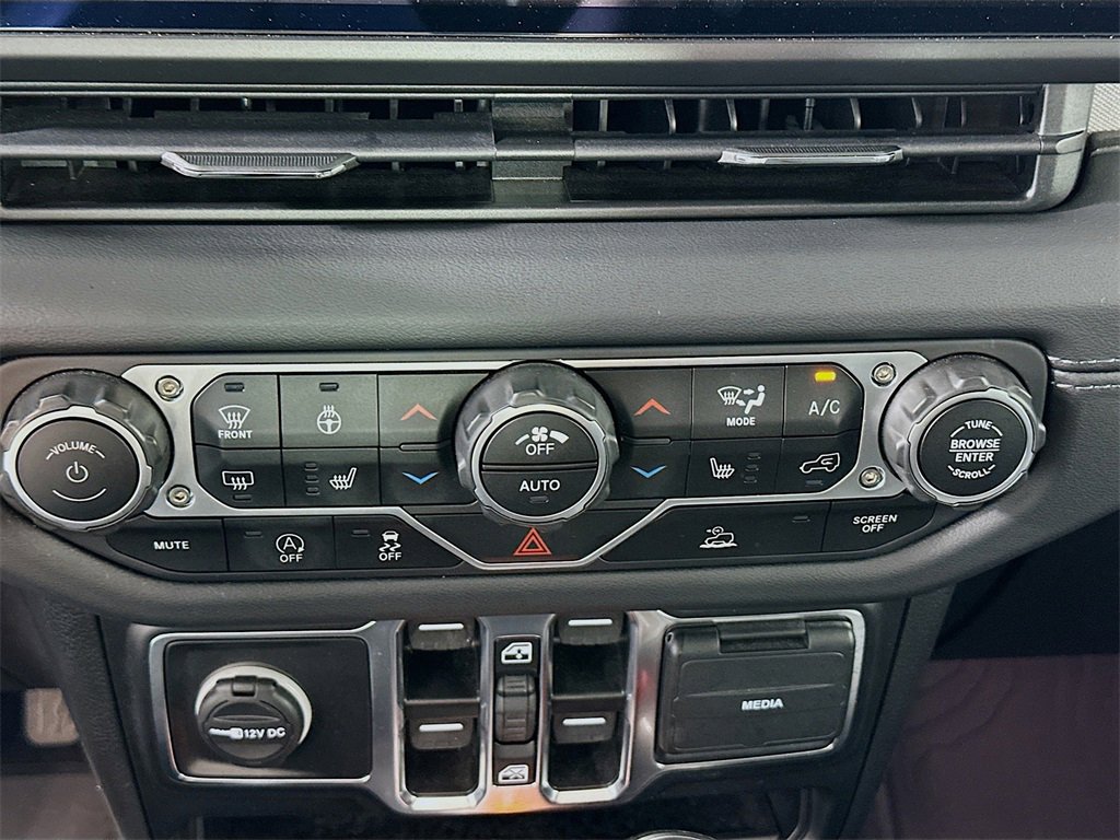 Used 2024 Jeep Wrangler Sahara w/ Technology Group image 16