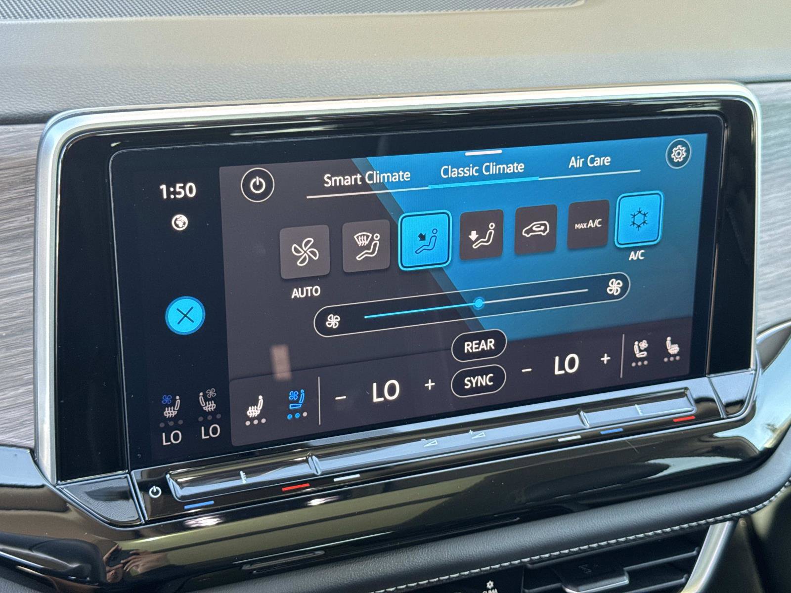 Certified 2025 Volkswagen Atlas SEL image 15