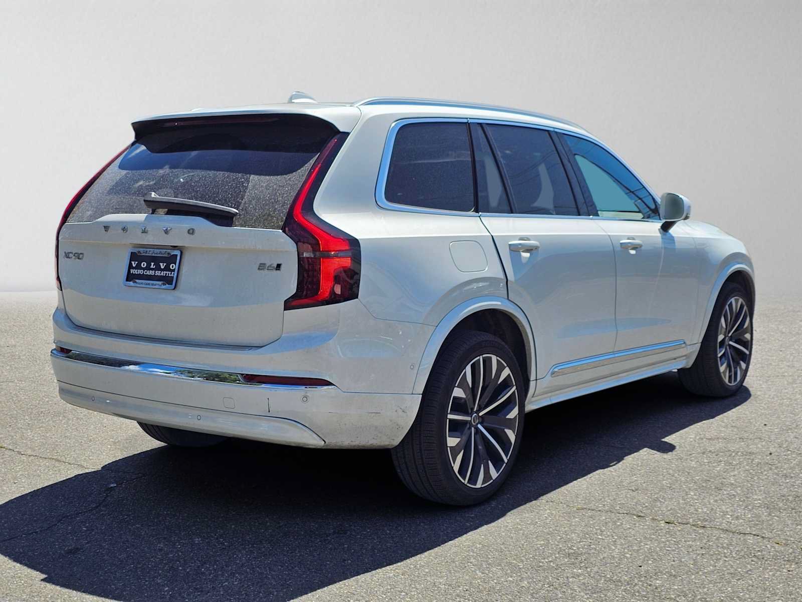 Certified 2026 Volvo XC90 B6 Plus w/ Protection Package Premier AWD/4WD image 3