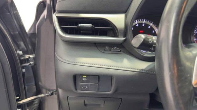 Used 2020 Toyota Highlander LE FWD image 33