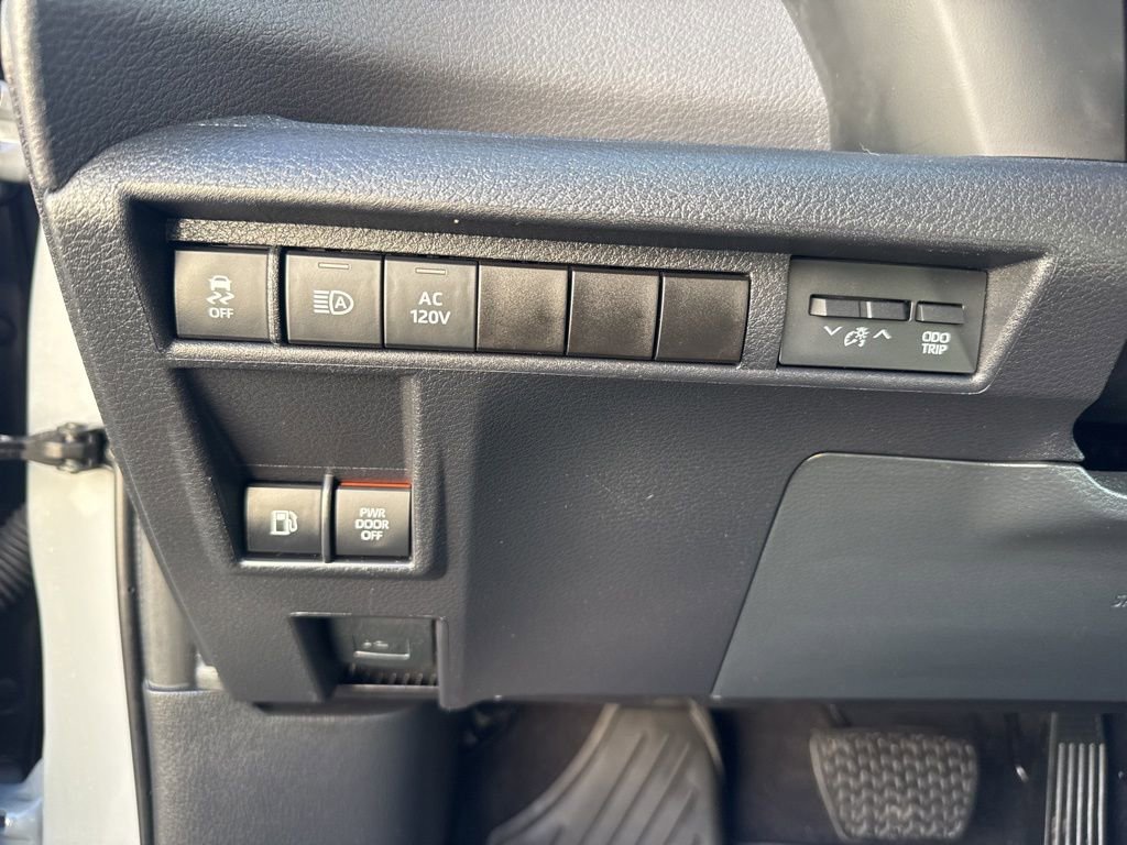 Used 2023 Toyota Sienna XLE Woodland Edition image 15