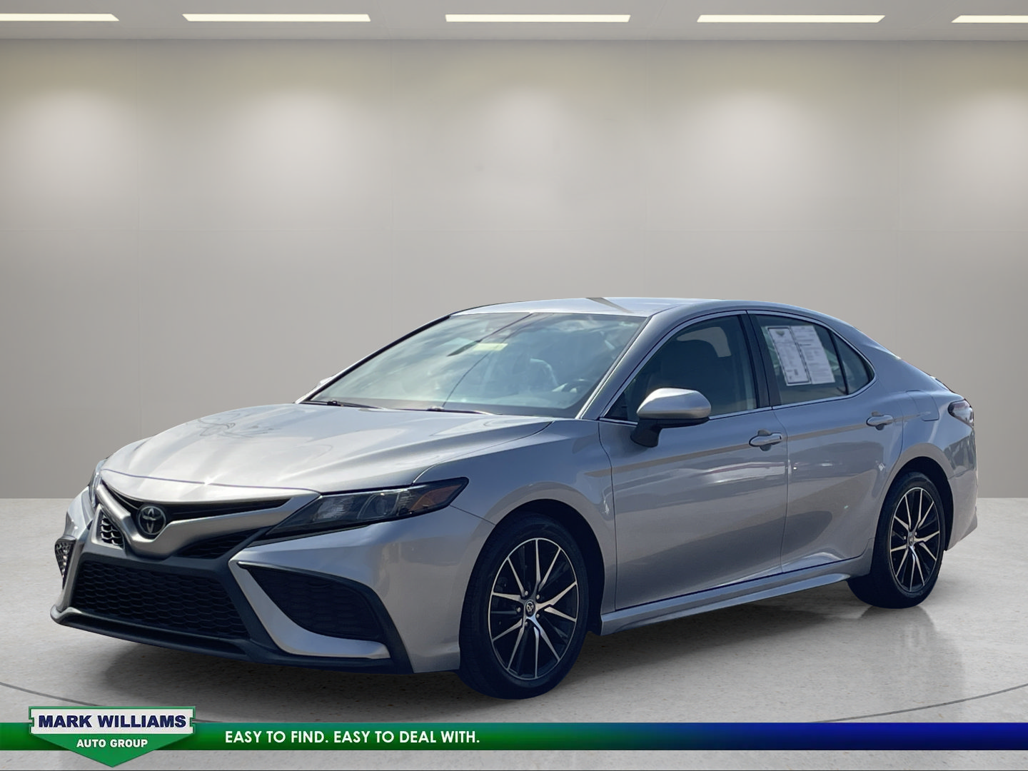 Used 2021 Toyota Camry SE FWD image 2
