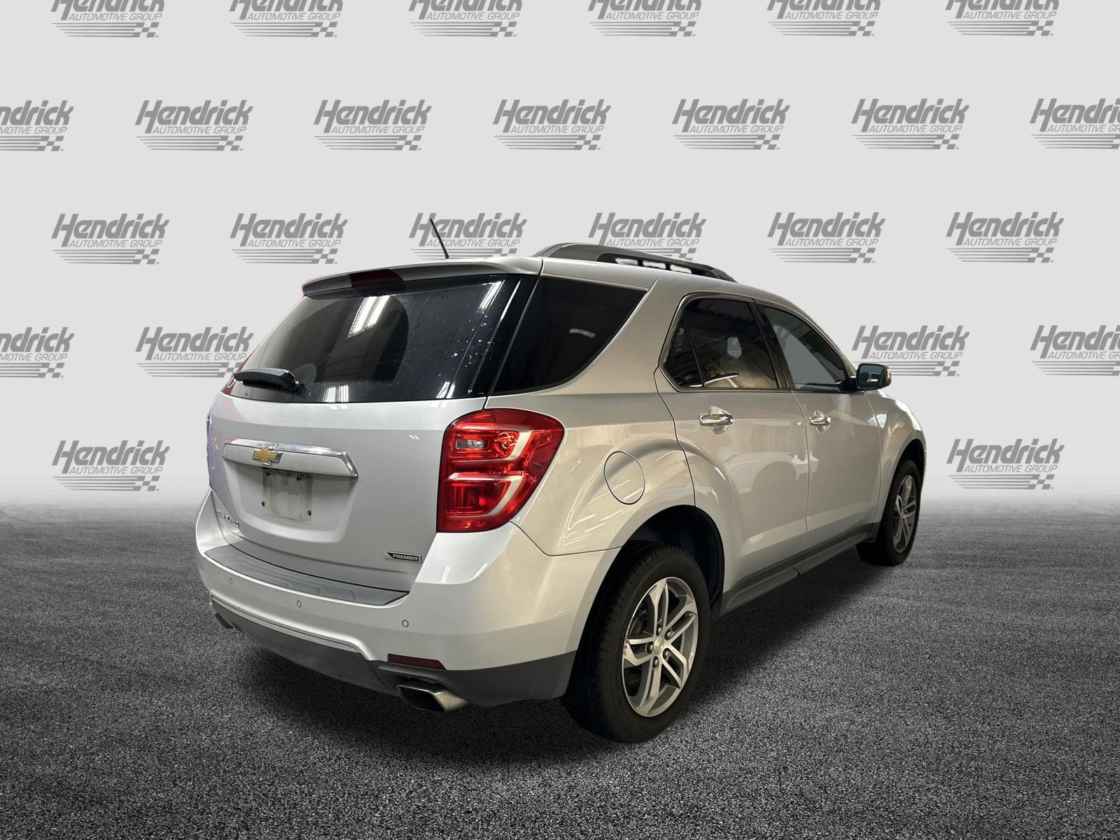 Used 2017 Chevrolet Equinox Premier w/ Enhanced Convenience Package AWD/4WD image 5