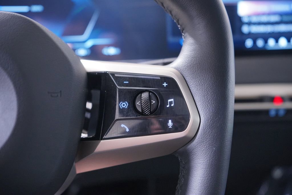 Used 2026 BMW iX xDrive60 w/ Premium Package image 19