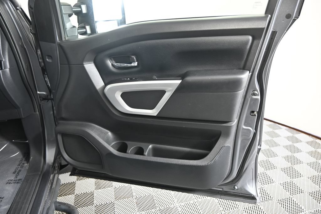 Used 2021 Nissan Titan SV w/ SV Convenience Package AWD/4WD image 13