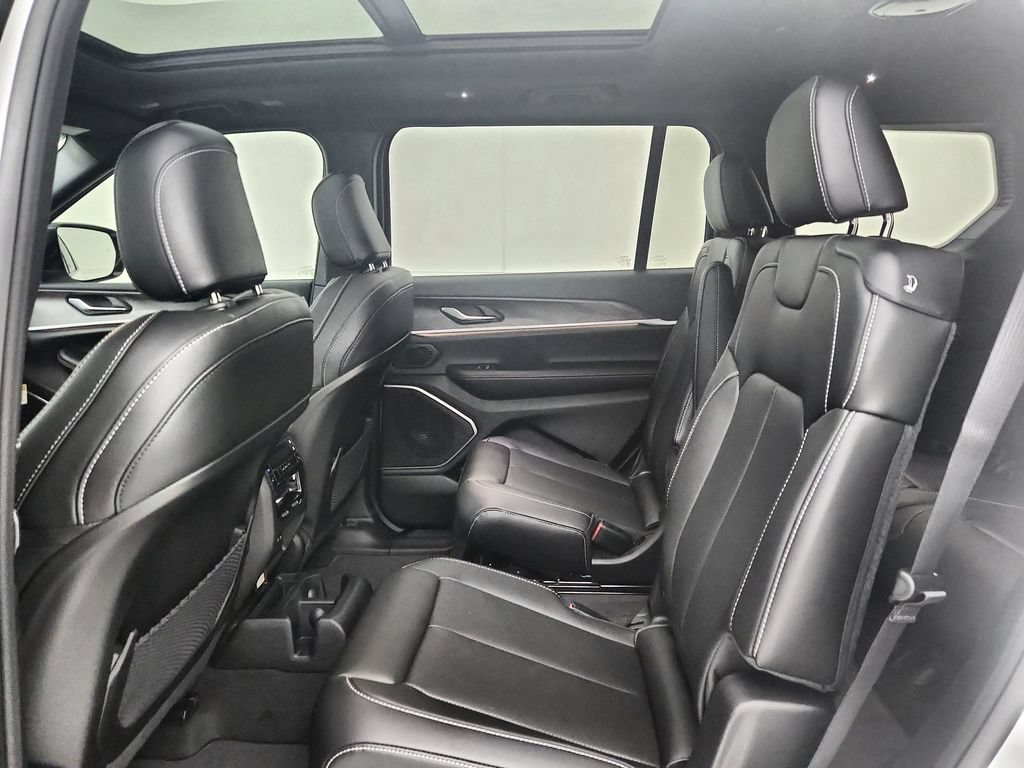 New 2026 Jeep Grand Cherokee L Limited w/ Luxury Tech Group II AWD/4WD image 31