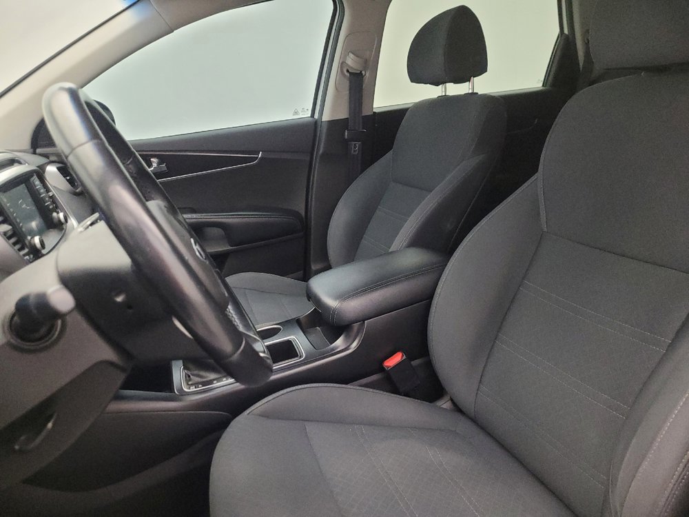 Used 2018 Kia Sorento LX image 17