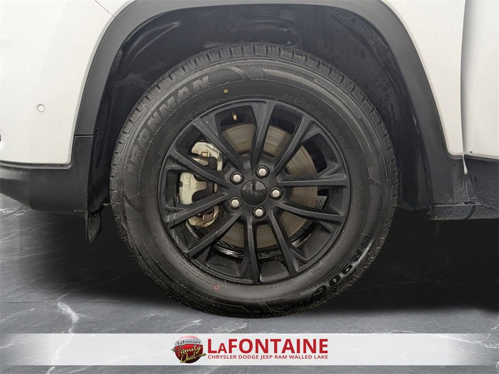 Certified 2023 Jeep Cherokee Altitude Lux image 31