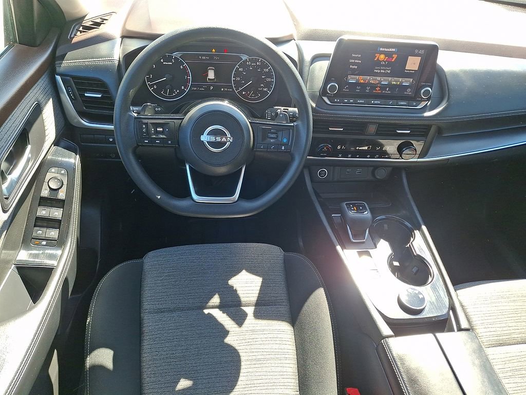 Used 2023 Nissan Rogue SV AWD/4WD image 2