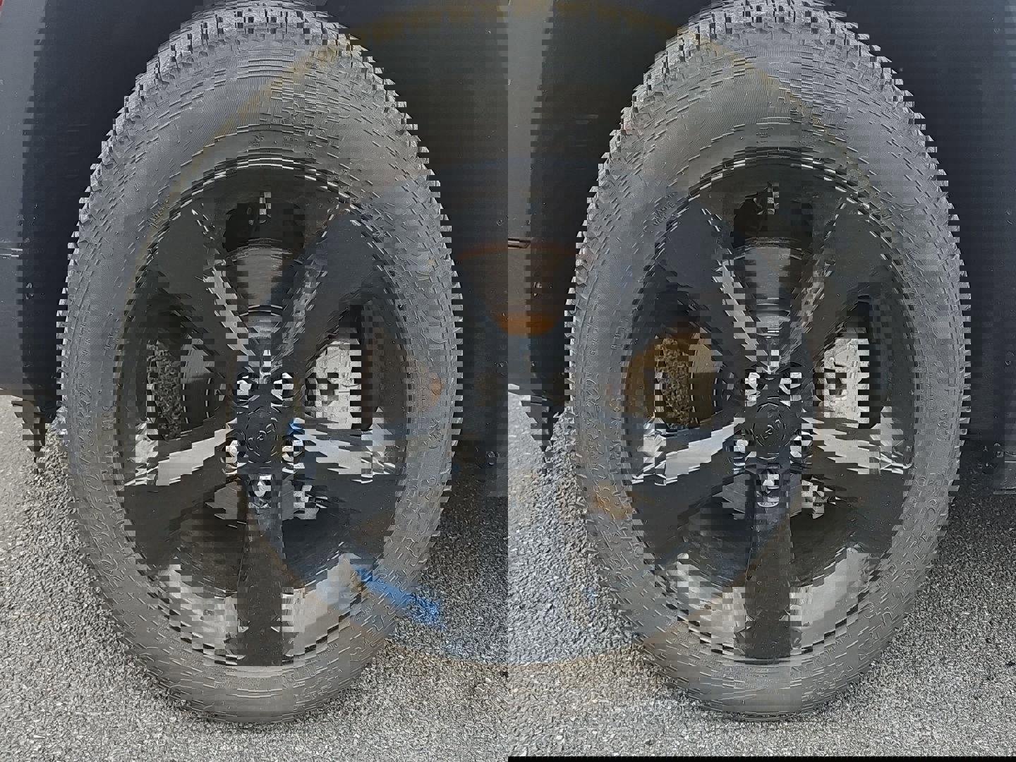 Used 2023 Jeep Grand Cherokee Limited w/ Black Appearance Package AWD/4WD image 4