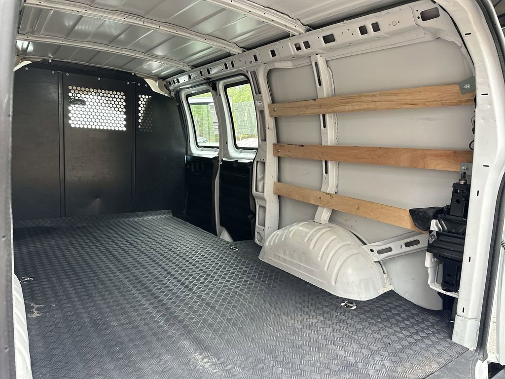 Used 2024 Chevrolet Express 2500 w/ Driver Convenience Package image 30