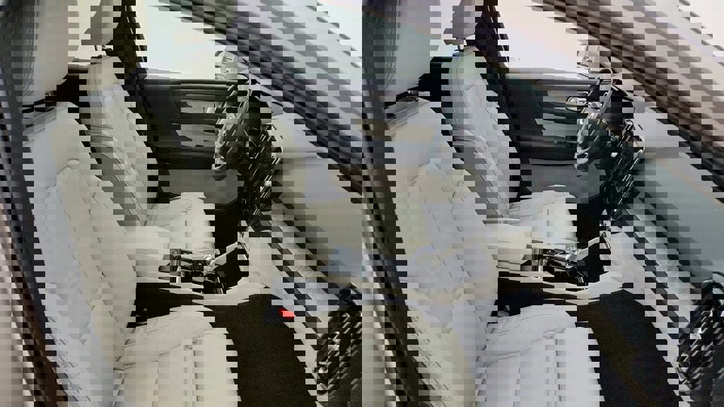 Used 2023 Volvo XC40 B5 Plus w/ Driver Assist Package image 26