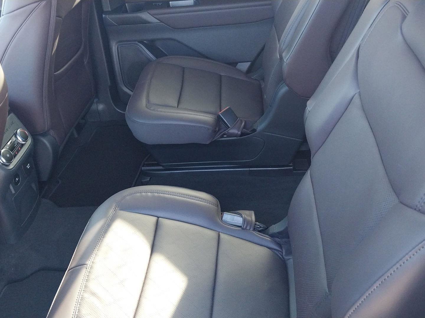 New 2026 Ford Explorer Platinum image 10