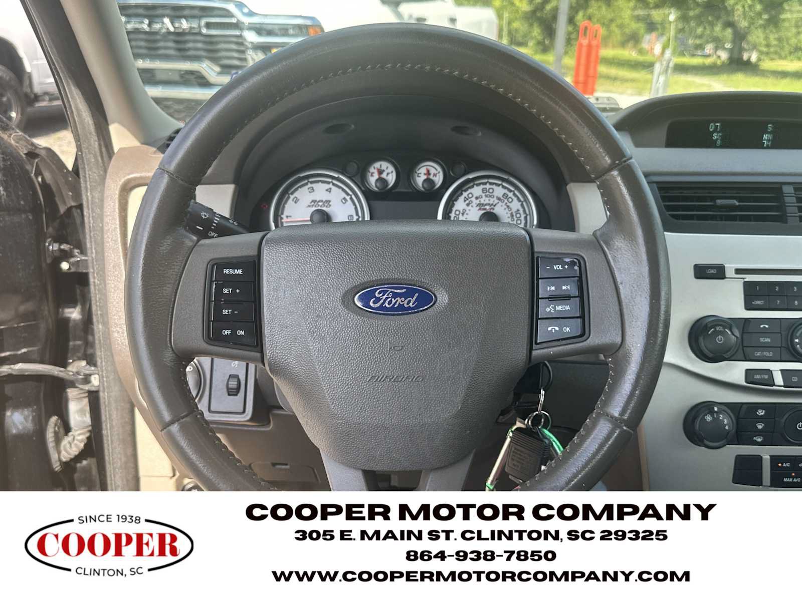 Used 2010 Ford Focus SE FWD image 25