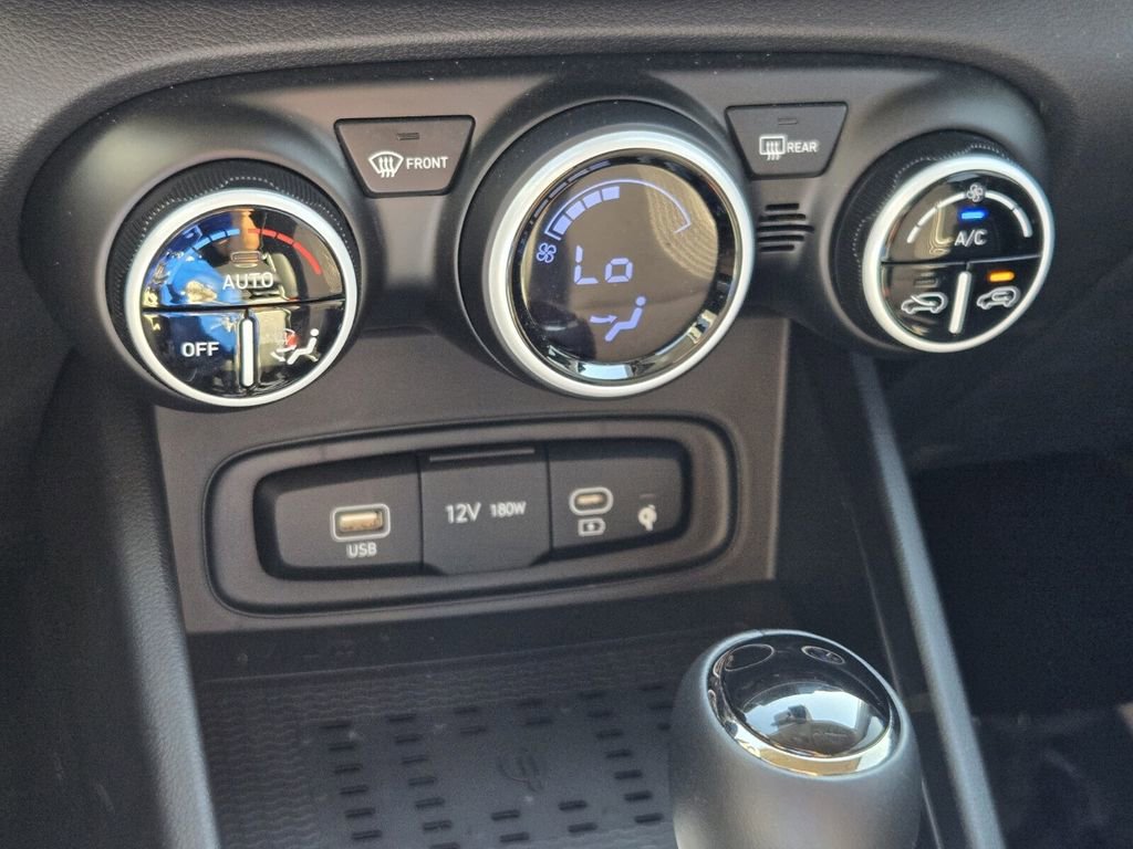 Certified 2025 Hyundai Venue Limited image 19