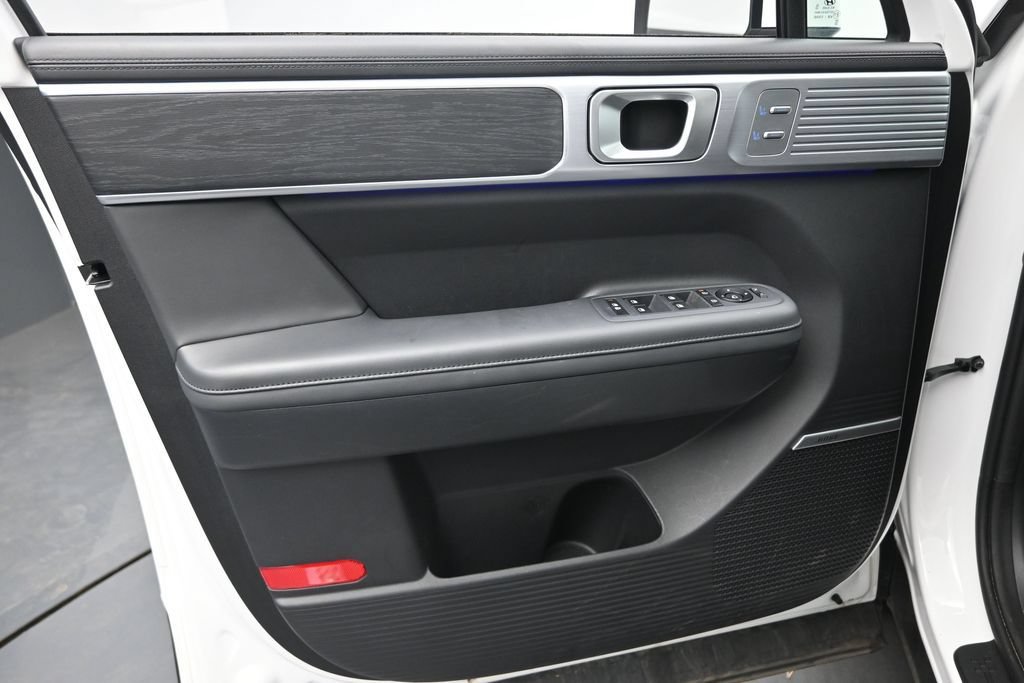 Certified 2025 Hyundai Santa Fe Limited AWD/4WD image 23