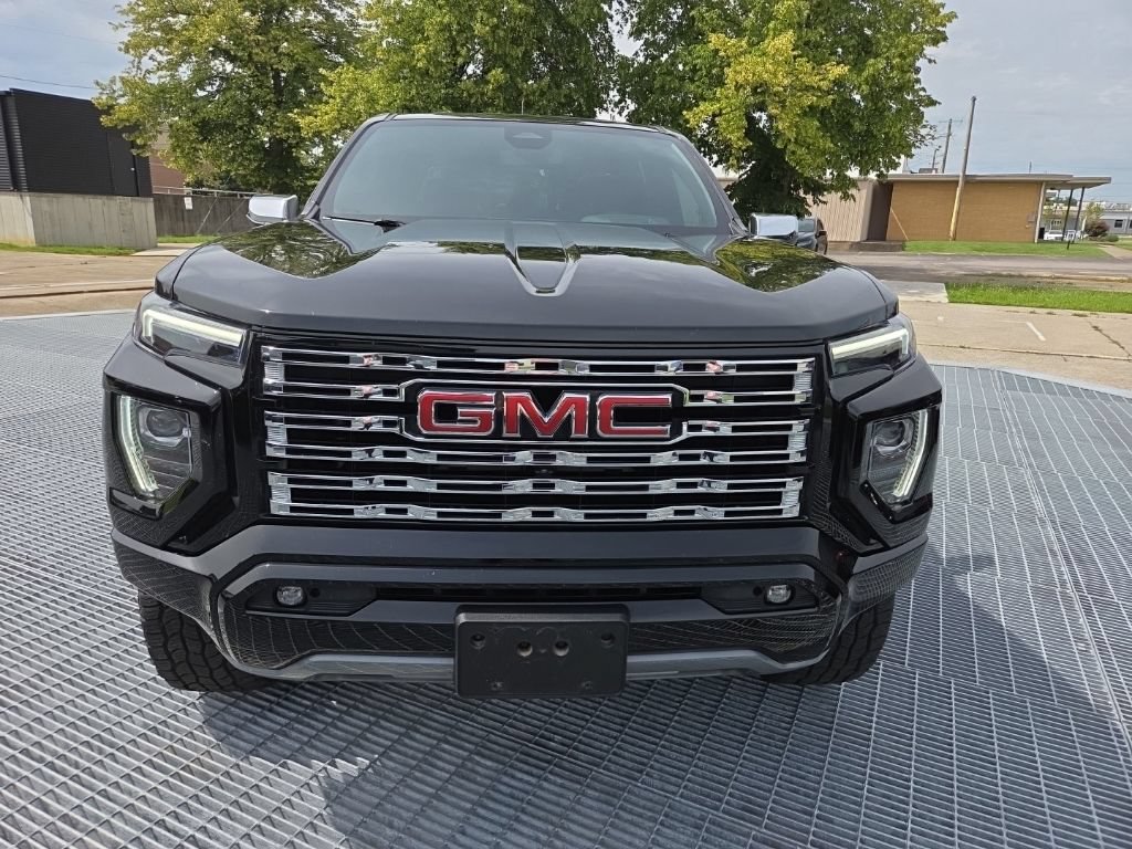 Used 2023 GMC Canyon Denali w/ Denali Black Edition AWD/4WD image 8