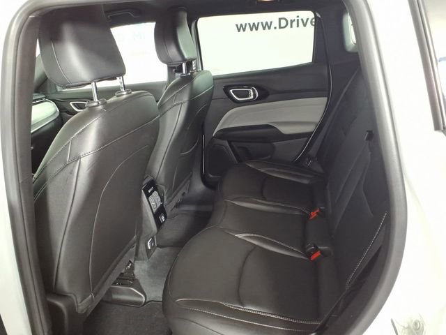 Used 2025 Jeep Compass Limited image 8