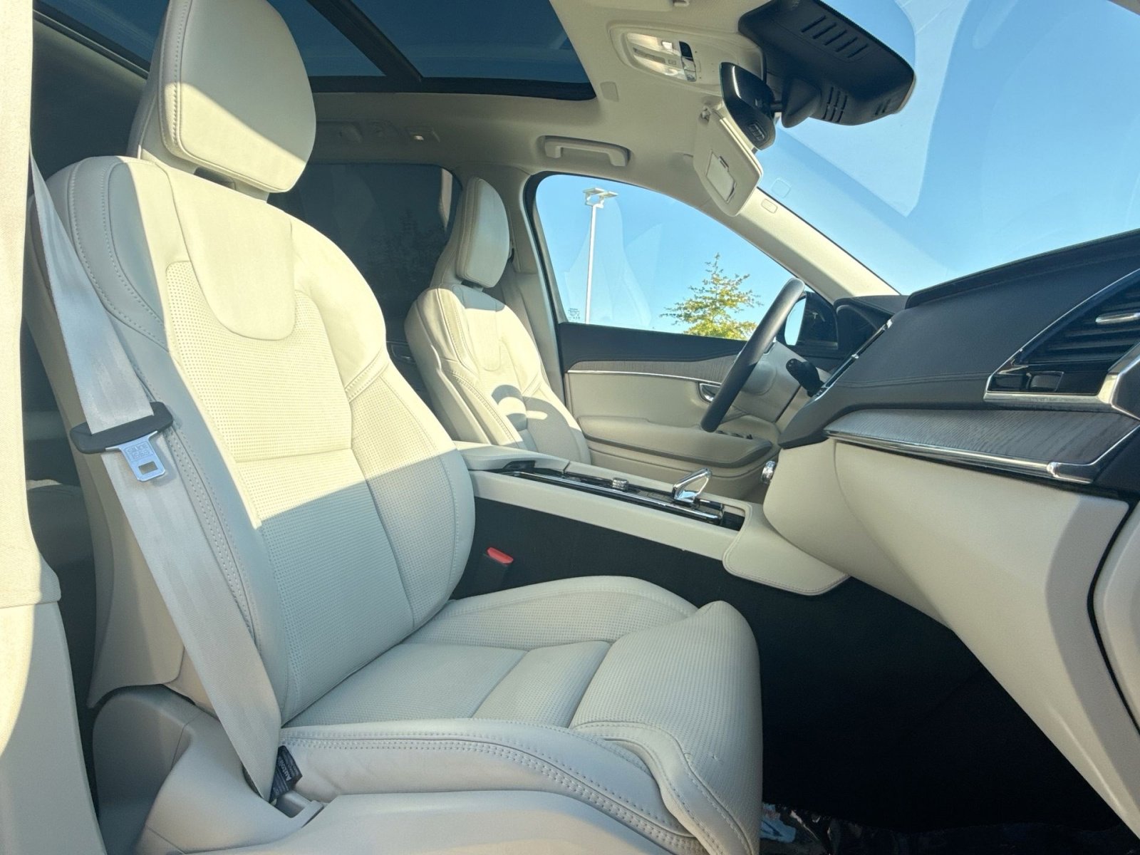 Certified 2024 Volvo XC90 B6 Ultimate w/ Protection Package AWD/4WD image 28