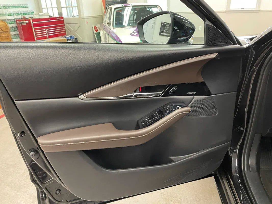 Used 2021 MAZDA CX-30 AWD 2.5 S w/ Premium Package image 18