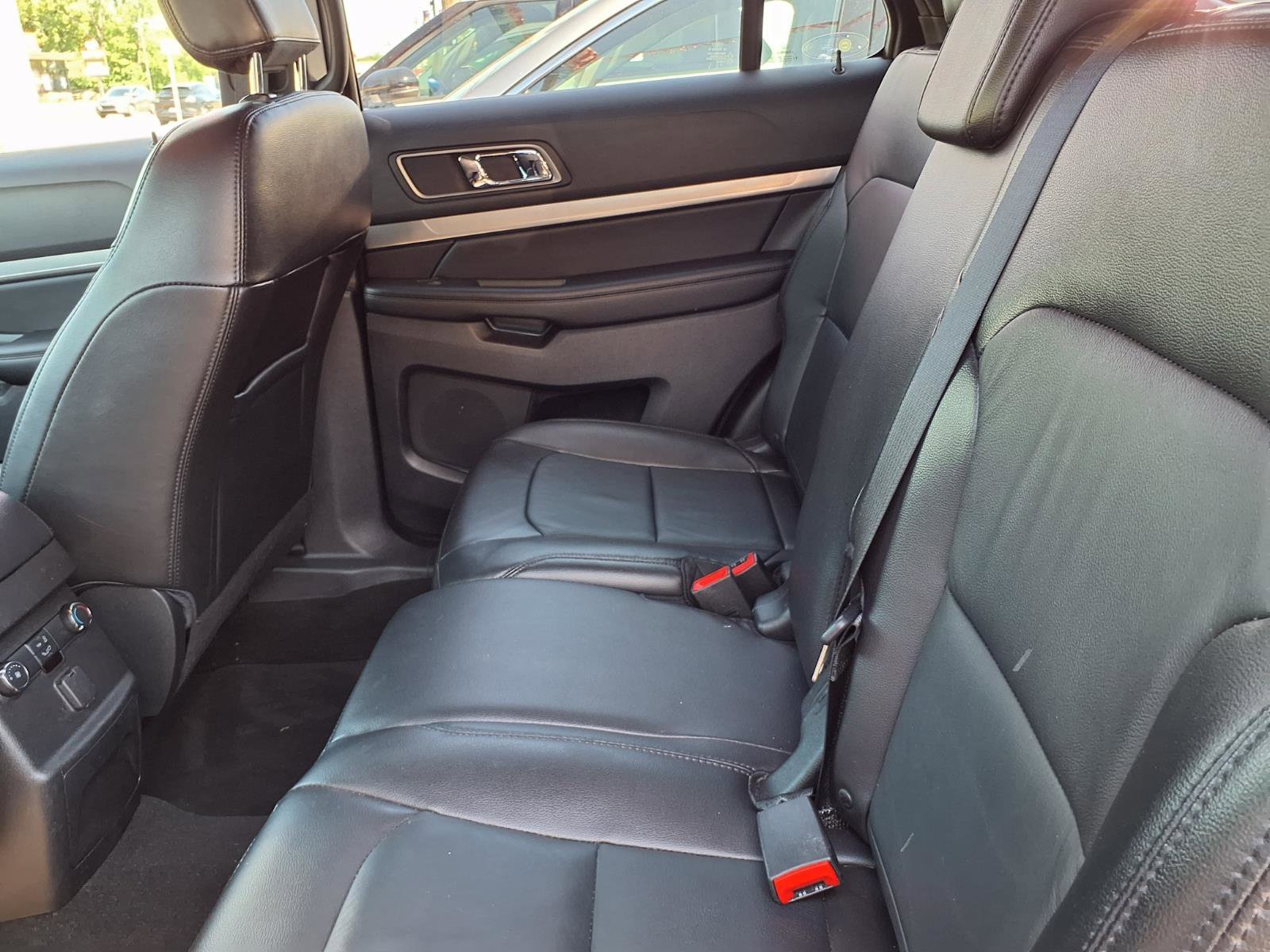 Used 2018 Ford Explorer XLT w/ Equipment Group 202A FWD image 7