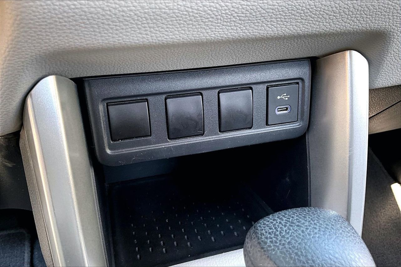 Used 2023 Toyota Corolla Cross L image 24