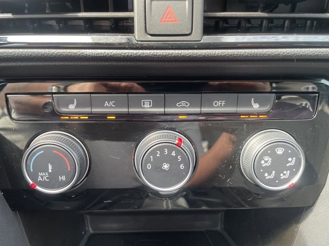 Certified 2023 Volkswagen Taos SE w/ Black Wheel Package image 21