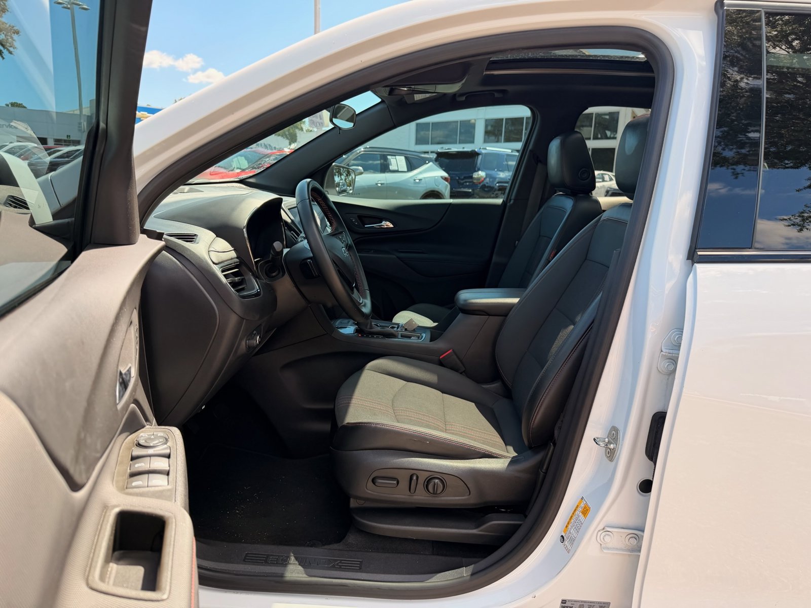Used 2023 Chevrolet Equinox RS FWD image 14