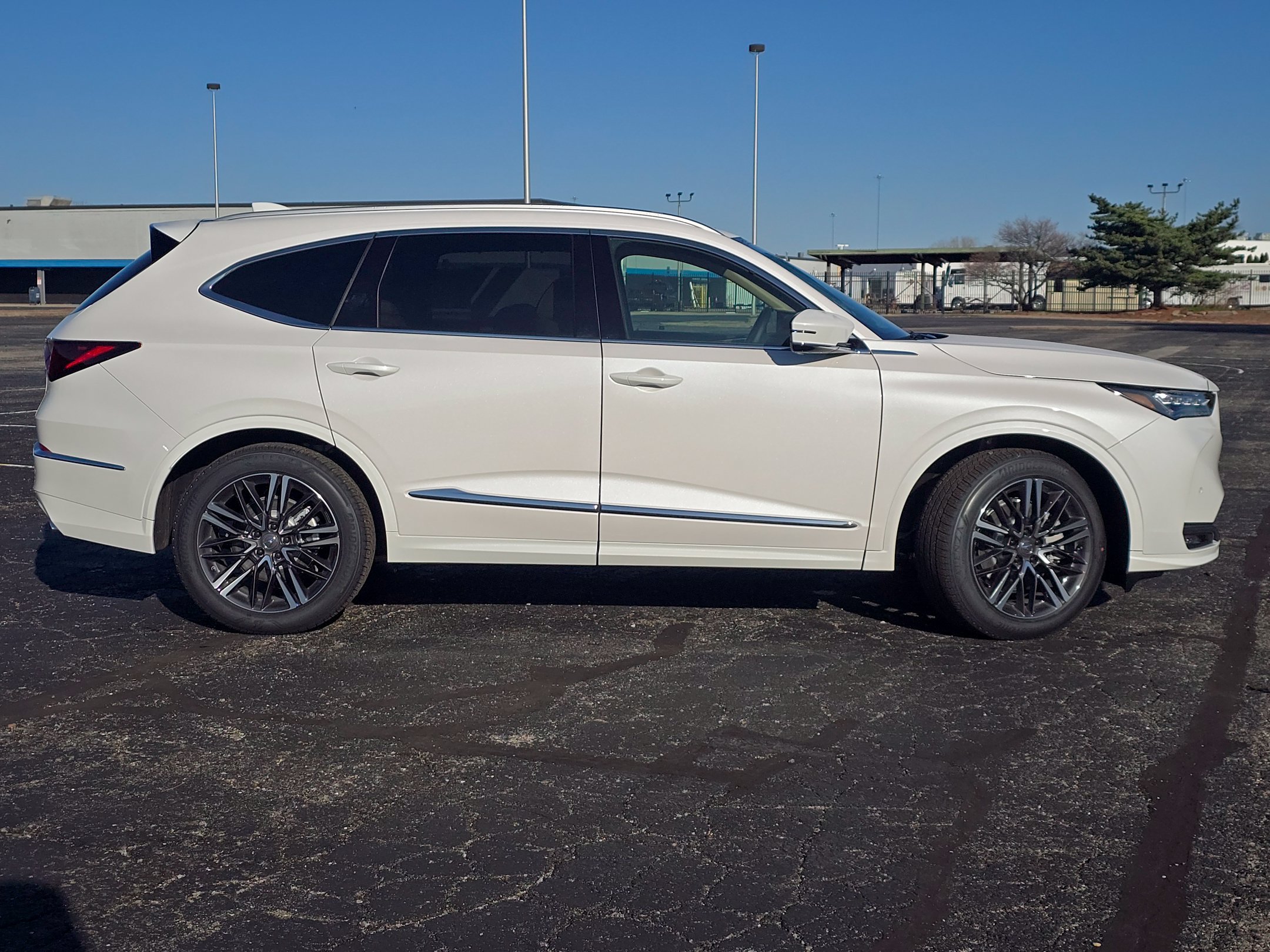 New 2026 Acura MDX w/ Advance Package AWD/4WD image 3