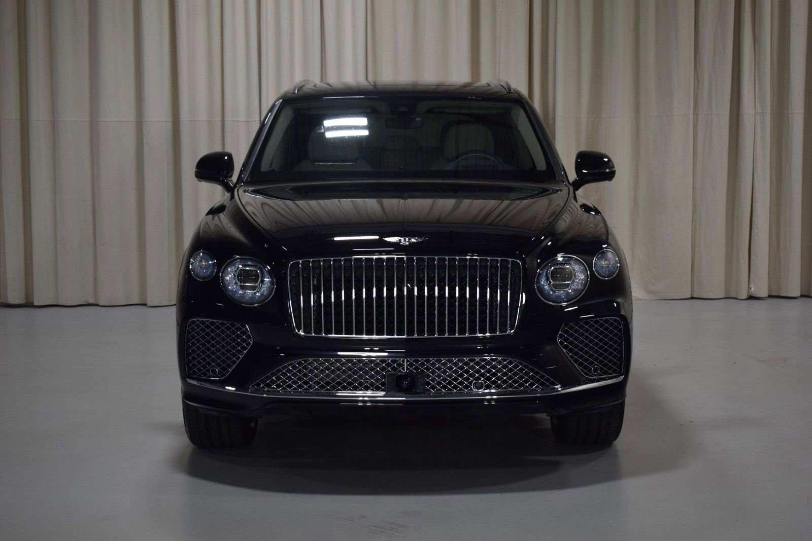 New 2025 Bentley Bentayga AWD/4WD image 15