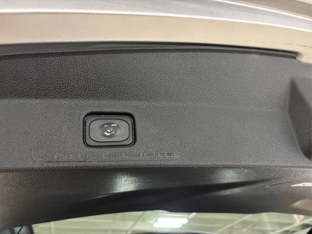 Used 2017 Ford Explorer XLT w/ Equipment Group 202A image 14