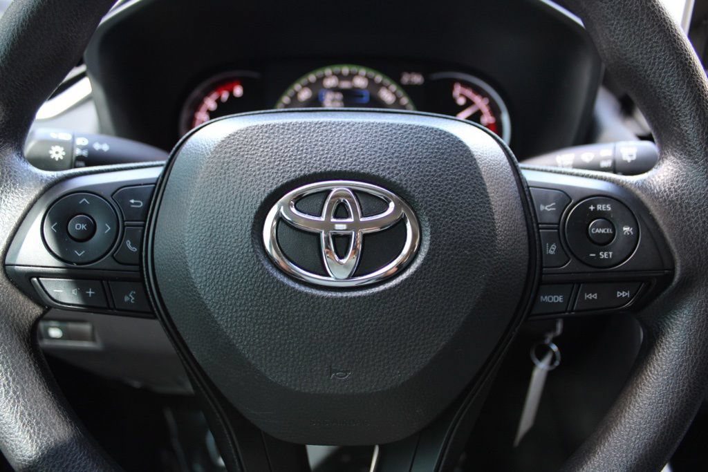 Used 2025 Toyota RAV4 LE FWD image 18