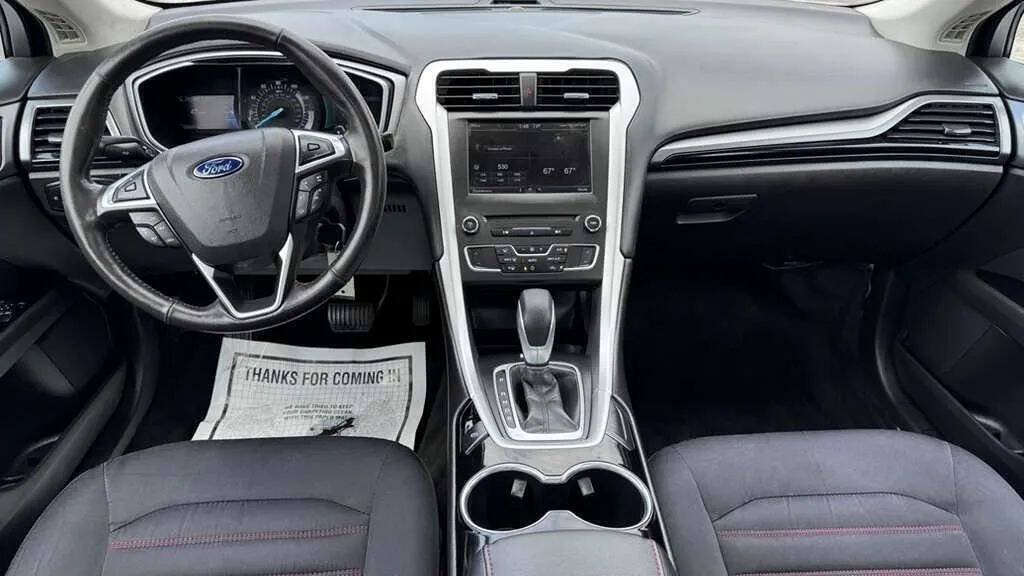 Used 2016 Ford Fusion SE FWD image 16