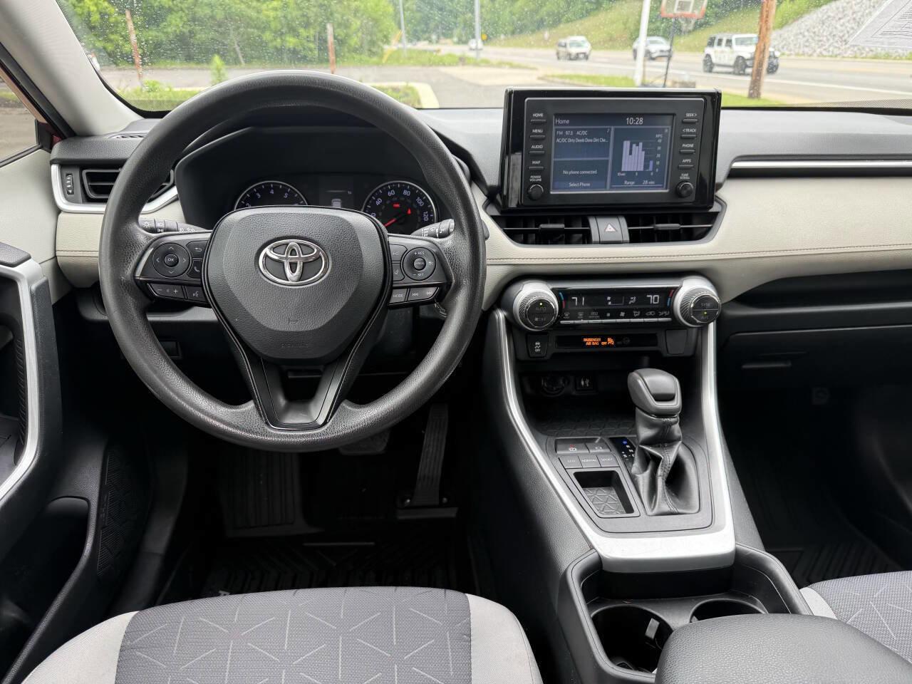 Used 2019 Toyota RAV4 XLE FWD image 10