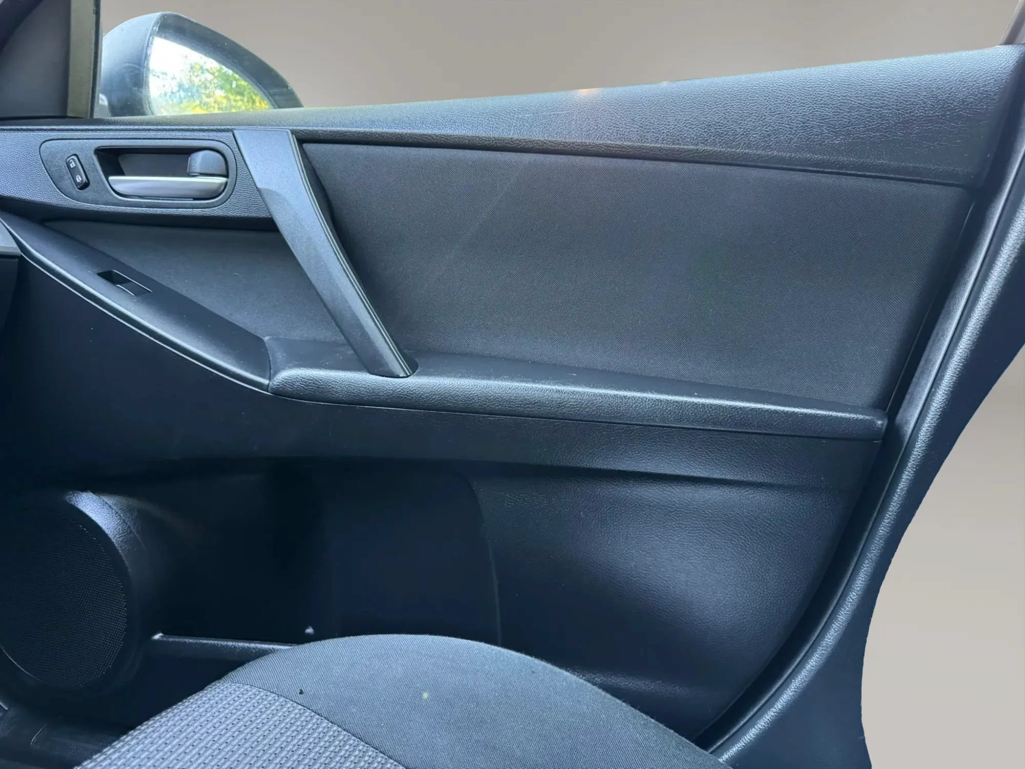 Used 2013 MAZDA MAZDA3 i SV FWD image 5