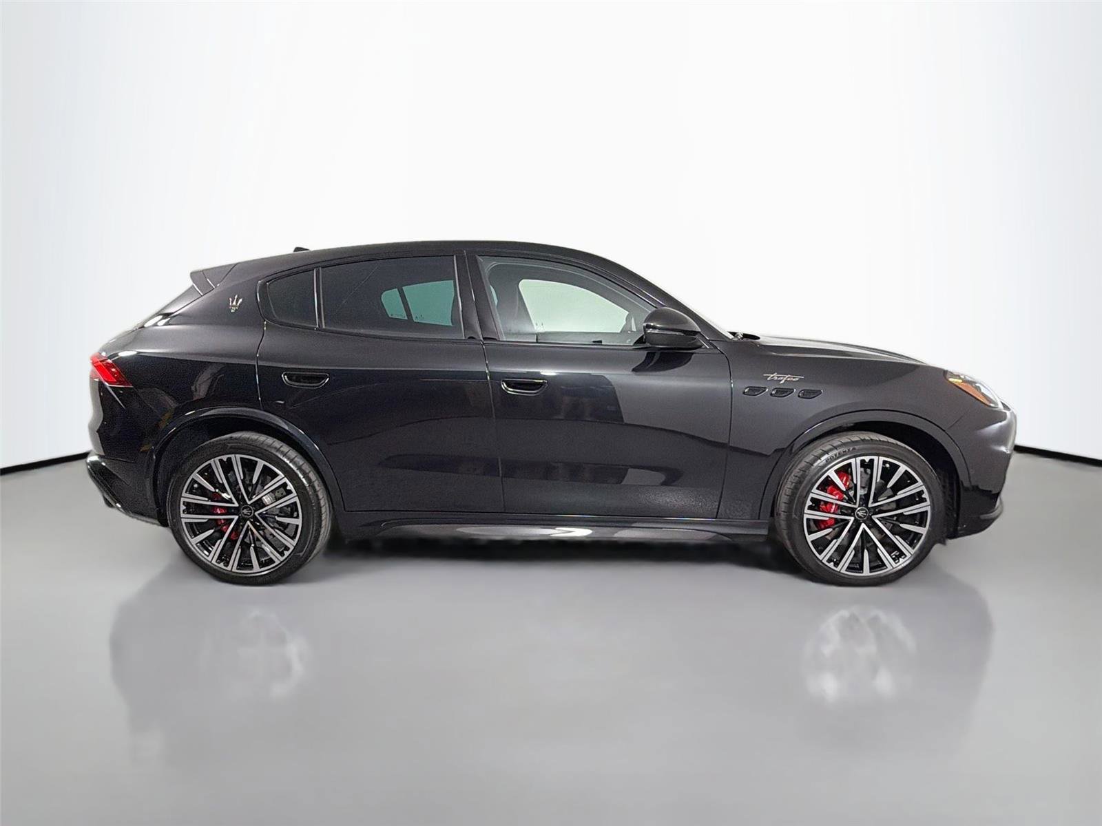 Used 2025 Maserati Grecale Trofeo AWD/4WD image 4