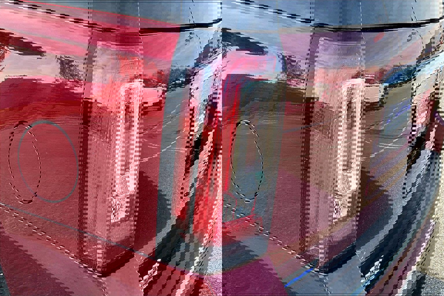 Used 2020 GMC Yukon Denali w/ Denali Premium Package image 25