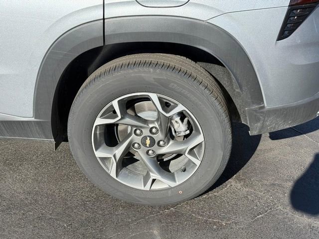 Used 2025 Chevrolet Trax LT w/ Driver Confidence Package FWD image 4