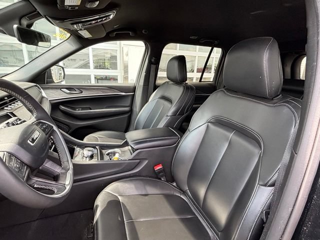 Used 2025 Jeep Grand Cherokee Limited AWD/4WD image 7