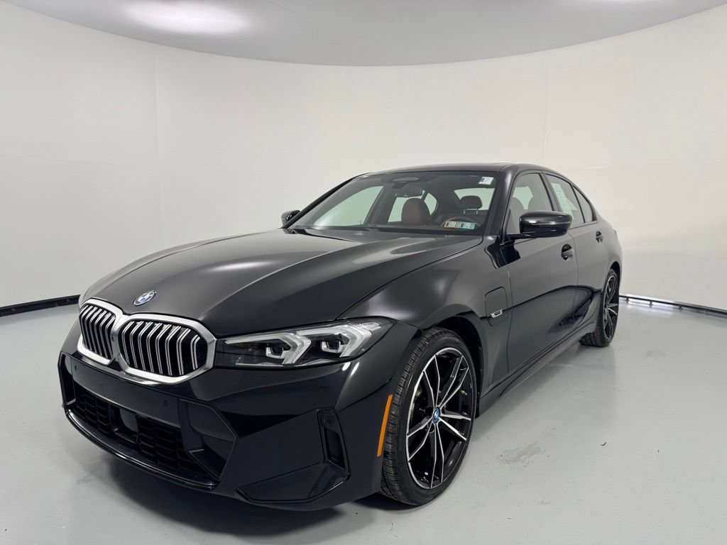 Certified 2023 BMW 330e xDrive w/ M Sport Package AWD/4WD image 4