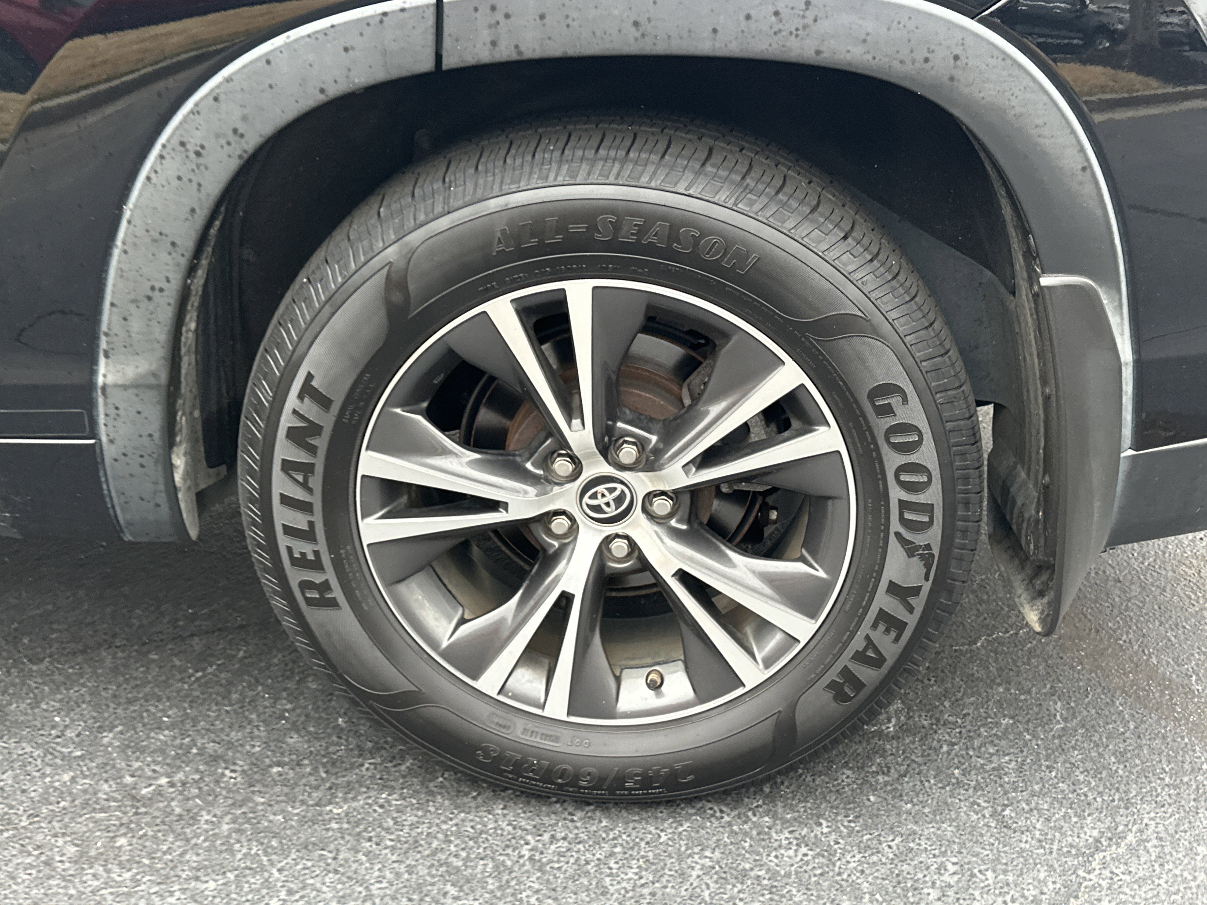 Used 2016 Toyota Highlander XLE image 18