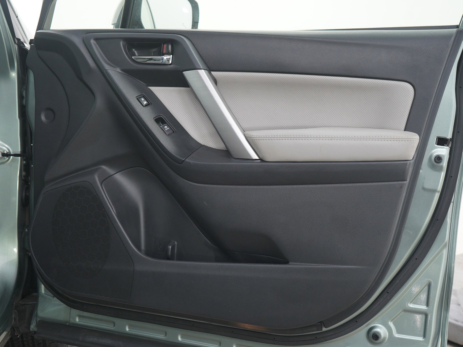 Used 2017 Subaru Forester 2.5i Limited w/ Popular Package #2 image 12