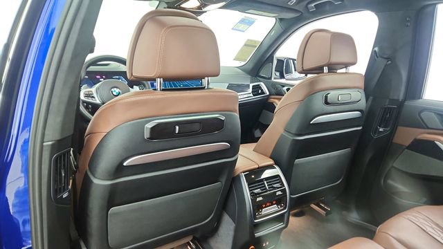 Used 2025 BMW X7 M60i image 36